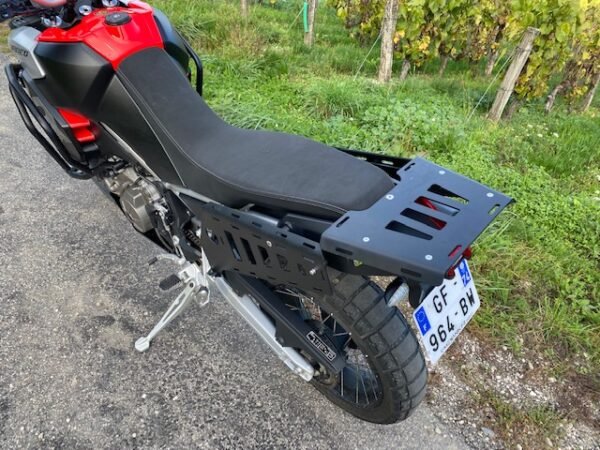 Platine et écarteur valises - Aprilia Tuareg 660